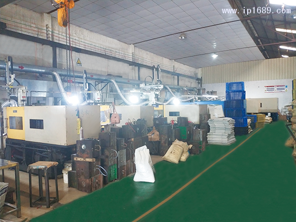 佛山市順德區(qū)奧圣塑料五金制品有限公司-(3)車(chē)間機(jī)器