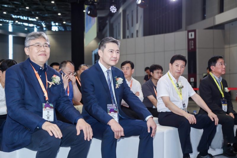 現(xiàn)場參展企業(yè)重要領導人員1-拷貝